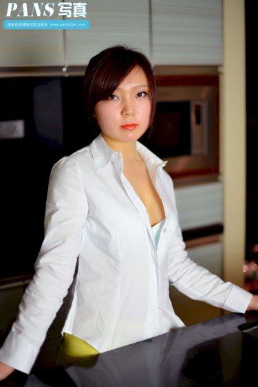 游泳馆里的两个教练孟月月